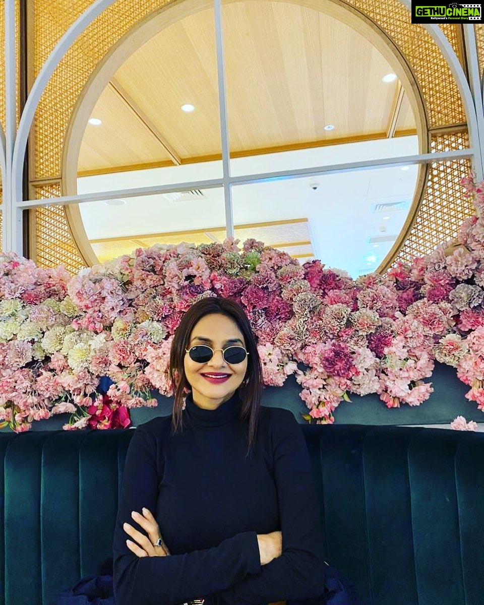 Madhoo Instagram - #halo #pictureoftheday 💓💓💓 London, United Kingdom
