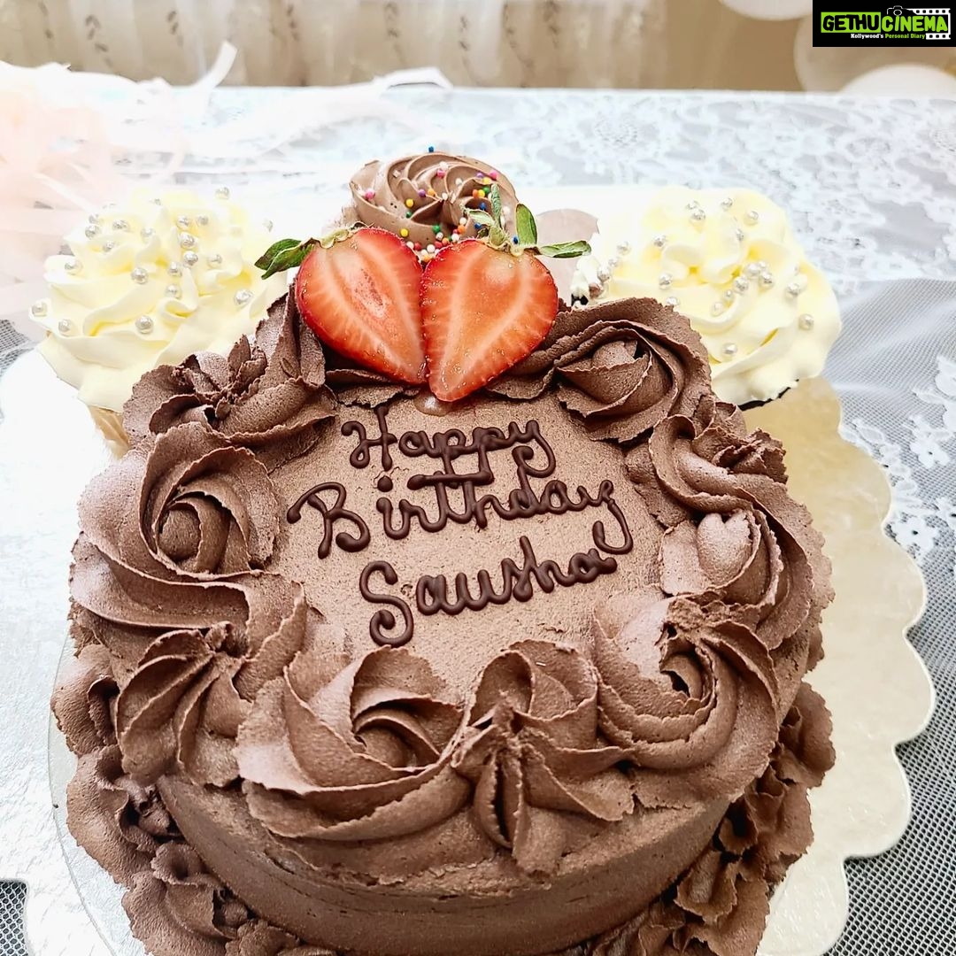 Madhumila Instagram - Sausha is 2 years now❤ It is the 1st time Sausha meets her family members. Birthday party is just an excuse we used to meet our family members...much needed. Thanks to covid-19. We had over 35 guest from different cities, drove for more than 2 hours to meet the baby! We are blessed to have a big family that cares. Thank you! And big thanks for the pictures ❤ @archanna_t you are the best! . . . @butterbakerto you received the best compliments for the moist, light cake!💝Thank you for the suggestion @archanna_t @breadandbutterbakery the vegan cake got its spotlight ❤ your cake helped me to make my cousins feel special! And the cup cakes are just yummmm! We really loved the flavored, not really heavy frosting!❤ Kingston, Ontario