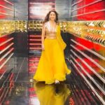 Madhuri Dixit Instagram – Throwback moments on the new trend! 

#LookBook #Throwback #Memories #Saturday #SaturdayVibes #Trending #TrendingReels #Reels #ReelItFeelIt
