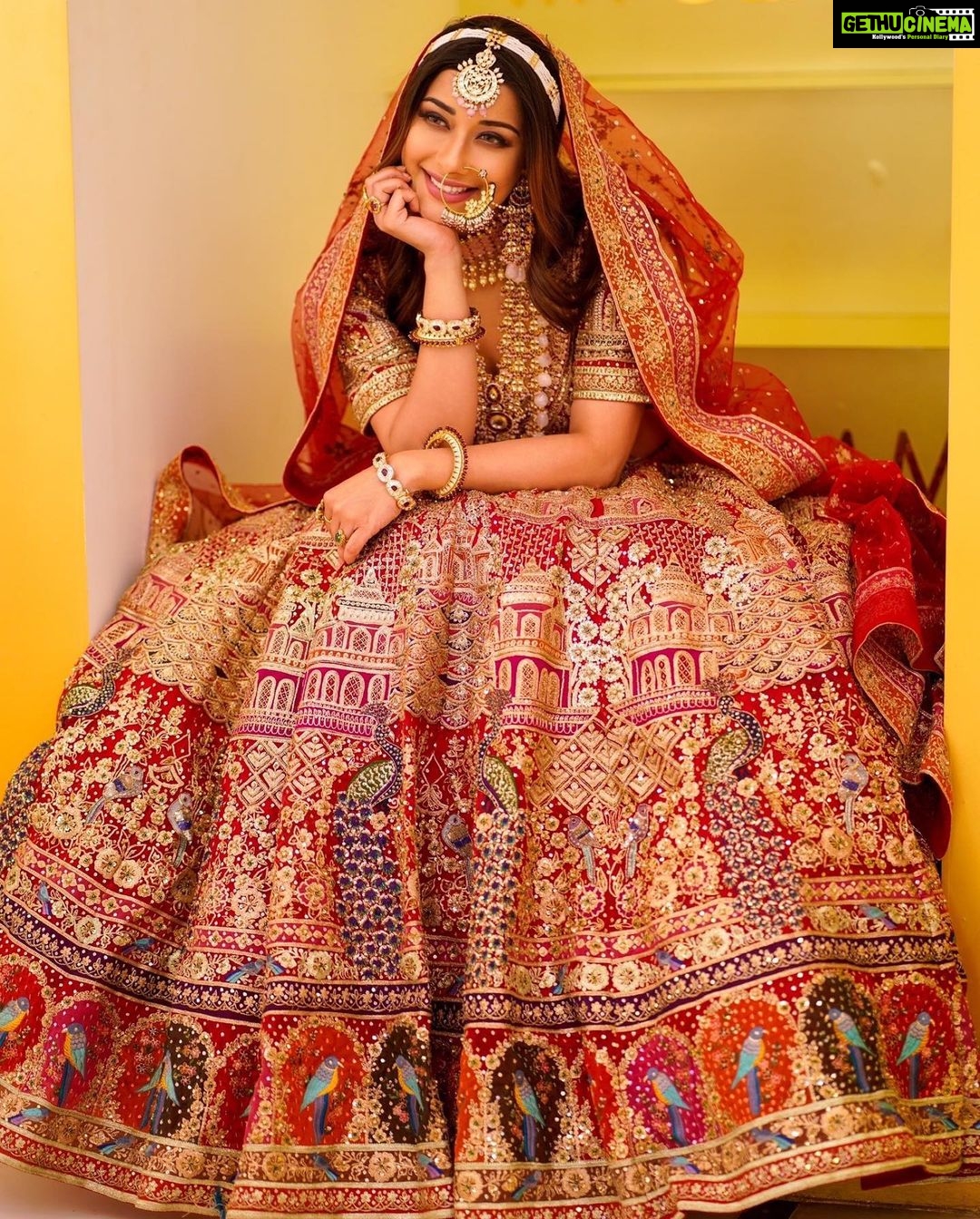 Madhuurima Instagram - ♥️♥️♥️ @nyra_banerjee . . 👗:- @kamalbhaisareesangam 💍:- @sonisapphire 📸:- @abhay_r_kirti . . #makeup #ootd #nehaadhvikmahajan #makeupbyme💄 #nammakeovers #bride #to #be #bridal #look #bridalmakeupartist #destinationweddingmakeupartist #weddingmakeup #hair #hairstyling #nammakeovers #bollywood #television #makeupartist #mumbai #traveller #all #over #the #globe #bridesmaids #goals