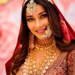 Madhuurima Instagram - Season’s Soft Glam Bridal look On The Beautiful @nyra_banerjee . . 👗:- @kamalbhaisareesangam 💍:- @sonisapphire 📸:- @abhay_r_kirti . . #makeup #ootd #nehaadhvikmahajan #makeupbyme💄 #nammakeovers #bride #to #be #bridal #look #bridalmakeupartist #destinationweddingmakeupartist #weddingmakeup #hair #hairstyling #nammakeovers #bollywood #television #makeupartist #mumbai #traveller #all #over #the #globe #bridesmaids #goals