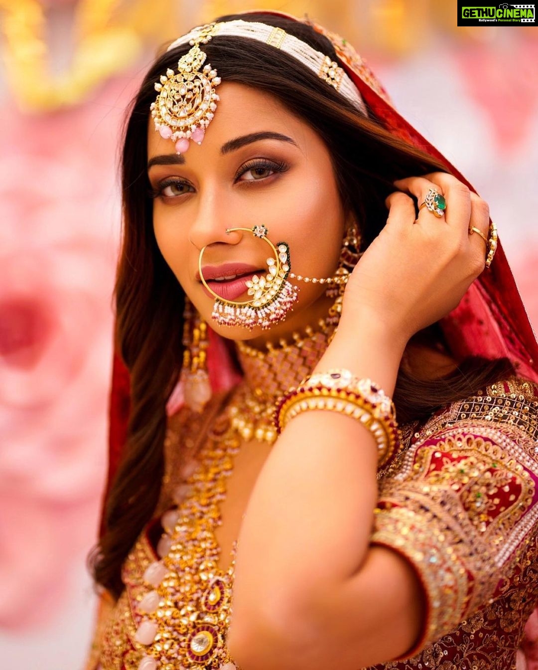Madhuurima Instagram - Season’s Soft Glam Bridal look On The Beautiful @nyra_banerjee . . 👗:- @kamalbhaisareesangam 💍:- @sonisapphire 📸:- @abhay_r_kirti . . #makeup #ootd #nehaadhvikmahajan #makeupbyme💄 #nammakeovers #bride #to #be #bridal #look #bridalmakeupartist #destinationweddingmakeupartist #weddingmakeup #hair #hairstyling #nammakeovers #bollywood #television #makeupartist #mumbai #traveller #all #over #the #globe #bridesmaids #goals