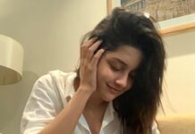 Mahima Nambiar Instagram - Just Simply me !! Blurry!! Messy!! Imperfect #simple #simplyyou #smile #smilebestmakeup #feelfresh #youarebeautiful #shinebright #selfie #selflove