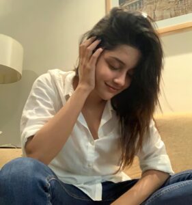 Mahima Nambiar Instagram - Just Simply me !! Blurry!! Messy!! Imperfect #simple #simplyyou #smile #smilebestmakeup #feelfresh #youarebeautiful #shinebright #selfie #selflove