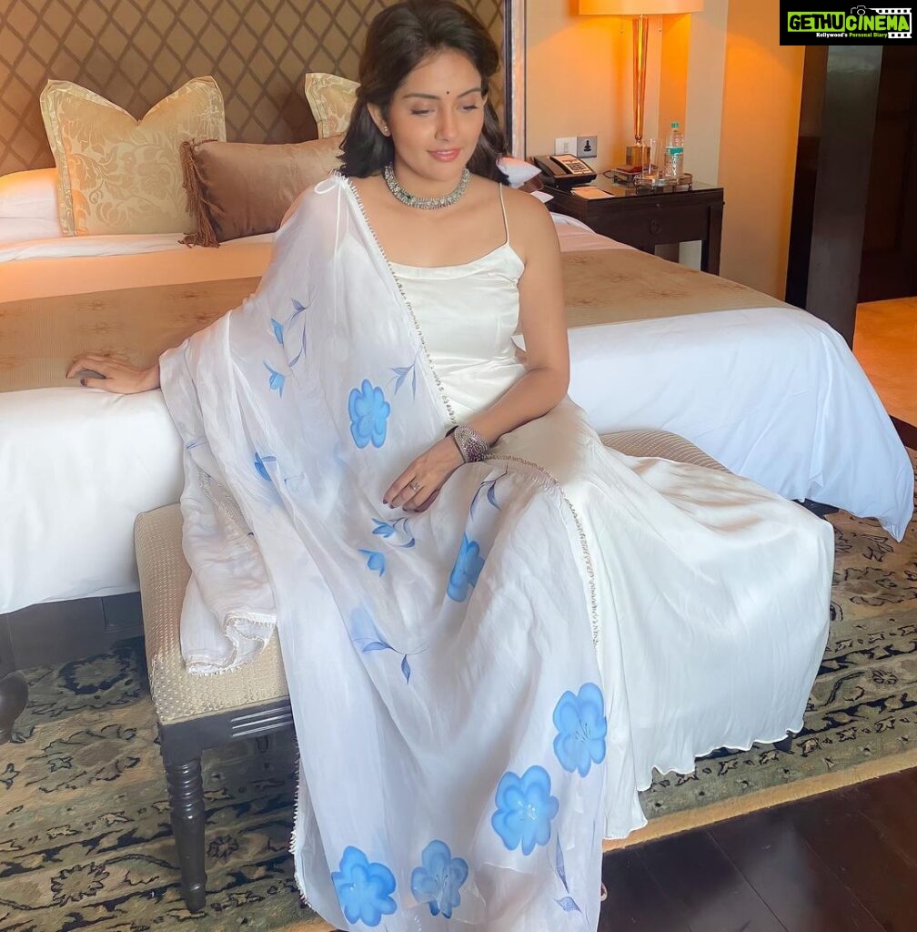 Mahima Nambiar Instagram - Good morning 🦋 Wearing : @aachho #goodmorning #tuesdaypost #dressupandpose #white #promotions #poser #smile #spreadpositivity #goodvibesonly The Leela Palace Chennai