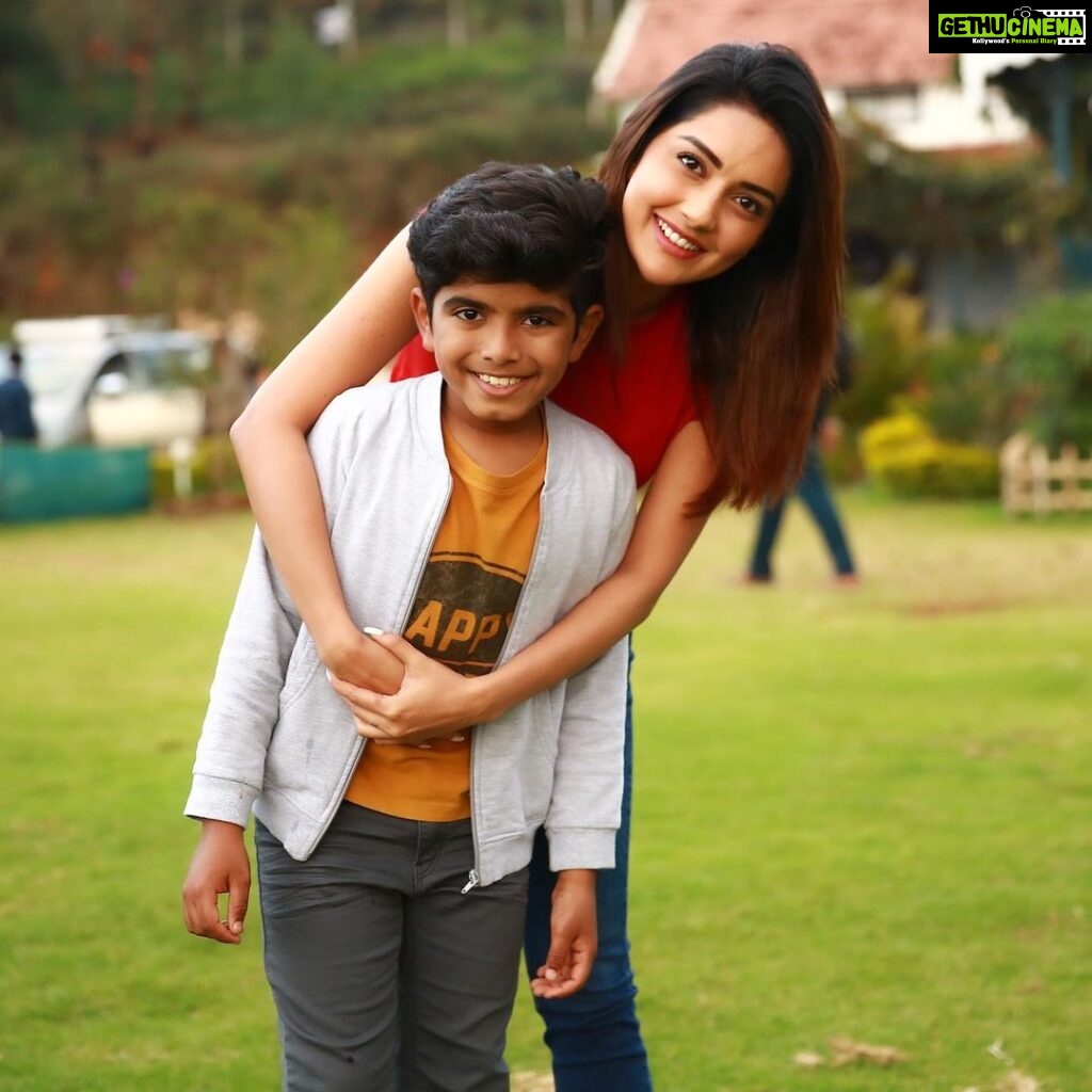 Mahima Nambiar Instagram - This little boy Aarnav.. I have known this adorable child since my Kuttram 23 days ( then a small baby ) .. It feels so nice to see you grow up into this talented & hardworking boy. I feel proud that you’ve given such an amazing performance in your debut movie You and Simba made it seem like the roles were written for you .The unconditional love between you and the dog was a treat for the eyes and I’m sure the audience must be mesmerised by your performance. Aarnav you’ve done an incredible job and deserve every bit of accolade that will come your way I will always cherish my experience of working with you in this amazing movie #ohmydog It was an absolute pleasure collaborating with @2d_entertainment @rajsekarpandian @sarovshanmugam @arunvijayno1 @aarathi_arun @dr.vinothinipandian Akka 🤗😘and the entire #ohmydog Team. Oh my Dog is truly heartwarming experience, and if you are searching for an amazing movie that you'll love and that's full of love of all sorts, human and dog, this is the right movie for you. Please Watch our movie #ohmydog on @primevideo #aarnavvijay #ohmydog #simba #2dentertainment #petlovers #simbalove #doglover #dogsangelsonearth #snow