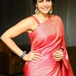 Mandira Bedi Instagram – @ficciflohyderabad extended their hospitality to me and had me over for a lovely event. ❤️✨🧿it was a terrific experience addressing a group of talented and accomplished ladies.. The talk was moderated by chairperson @shubhraamaheshwari ✨❣️

.
.
Saree @mavurisilks @entertainmenttleo9 
Photo @ajaychouhansphotography