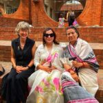 Manisha Koirala Instagram - Congratulations @sushilaartsacademy for a decade of resiliently growing strength to strength and contributing in the field of arts and promoting artists !! We are proud of you @yuliakoirala & @siddhartha.koirala of your hard work n passion !!