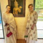 Manisha Koirala Instagram - Congratulations @sushilaartsacademy for a decade of resiliently growing strength to strength and contributing in the field of arts and promoting artists !! We are proud of you @yuliakoirala & @siddhartha.koirala of your hard work n passion !!