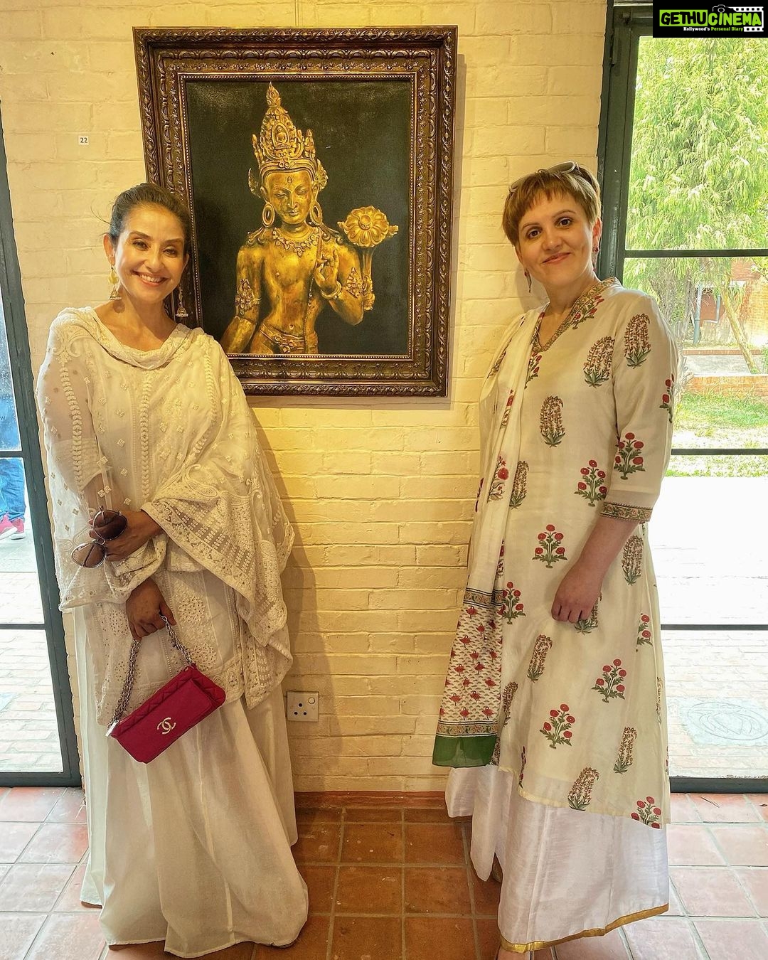 Manisha Koirala Instagram - Congratulations @sushilaartsacademy for a decade of resiliently growing strength to strength and contributing in the field of arts and promoting artists !! We are proud of you @yuliakoirala & @siddhartha.koirala of your hard work n passion !!