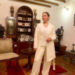 Manisha Koirala Instagram – I confess my favourite colour is white !! I just can’t escape it..❤️💐🙏🏻
@kasa.kasastyle 😍