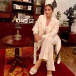 Manisha Koirala Instagram - I confess my favourite colour is white !! I just can’t escape it..❤️💐🙏🏻 @kasa.kasastyle 😍