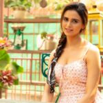Meenakshi Dixit Instagram – sunshine ✨❤️

@rajesh_makeup @nargis9052 

#meenakshidixit #photography #natural #candid #photooftheday #sunshine #trending #mystyle Bombay49