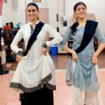 Meenakshi Dixit Instagram – Happy International Dance Day ❤️😇
Learning Jugalbandi with @seema___purohit and at Tabla @mishrakalinath ji 
In the guidance of my kathak guru @rajendrachaturvedi @gopikrishnakathak 

#kathak #dance #reelsinstagram #internationaldanceday #reels #trending #indianclassicaldance #reelitfeelit