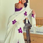 Meera Nandan Instagram - വിഷു ആശംസകൾ 🌸✨ . 📸 @shinihas . #vishu #vishu2022 #happyvishu #positivevibes #instagood #indianwear #saree #rouka #allsmiles #love #loveandlight #happyvibes #dubai #vishuindubai #mydubai Dubai, United Arab Emiratesدبي