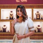 Meera Nandan Instagram - Getting ready for Akshaya Tritiya early as it will be a special one for me. Want to know why? Stay tuned 💫 Jewellery @malabargoldanddiamonds Costume @alankriti_insta . #malabargoldanddiamonds #akshayatritiya #gold #bestbuy #love #positivevibes #dubai #mydubai #malabargolddubai #instagood Dubai, United Arab Emiratesدبي