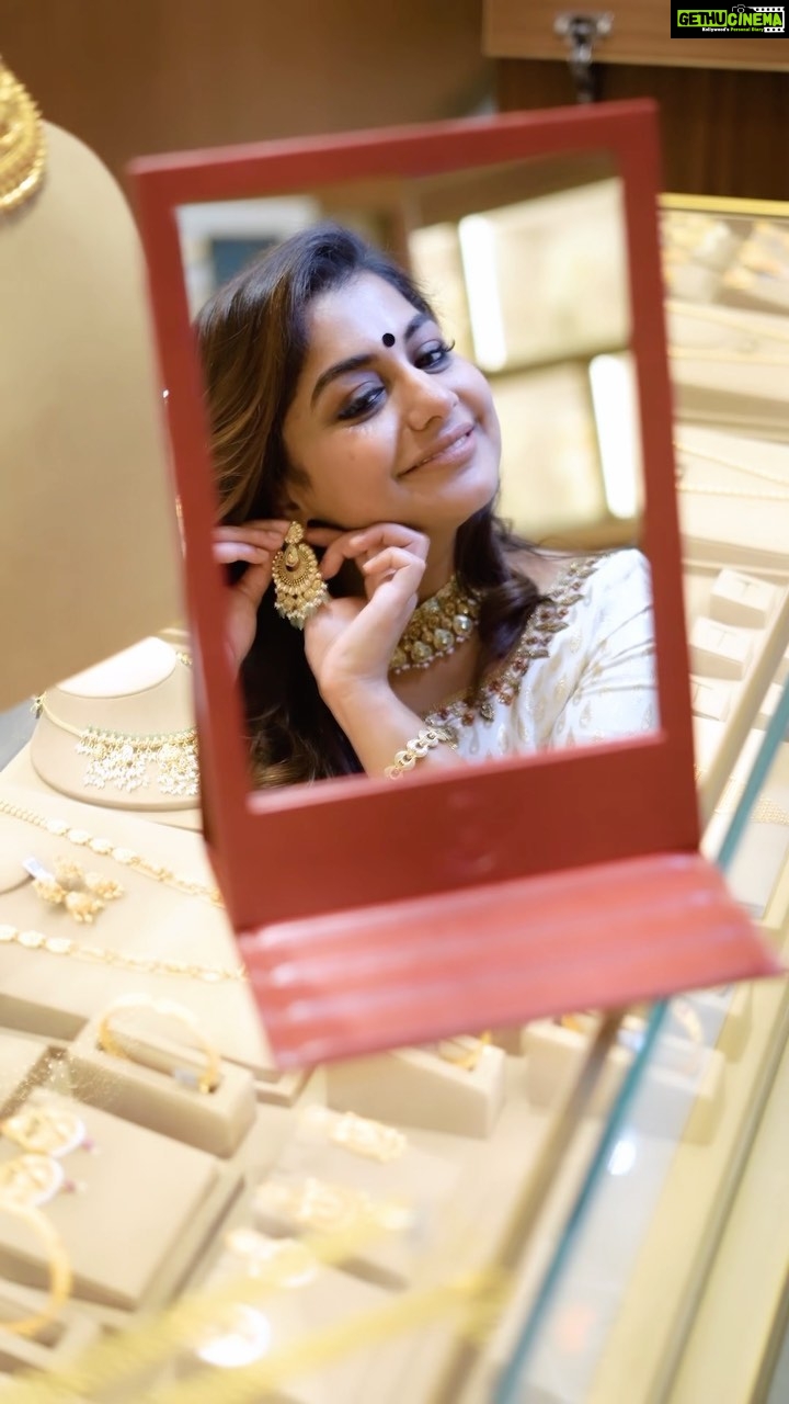 Meera Nandan Instagram - In preparation for Akshaya Tritiya, I visited @malabargoldanddiamonds store at Lulu Al Barsha. This massive and newly renovated showroom showcases an array of fabulous jewellery collections in gold, diamond and precious gem jewellery, including their Akshaya Tritiya festive jewellery collection. As part of the Akshaya Tritiya festive offer, you get assured gold coins on diamond, precious gem & gold jewellery purchases until May 3 2022. #Malabargoldanddiamonds #Akshayatritiya #goldjewellery #diamondjewellery #festivejewellery #akshayatritiyaoffers Dubai, United Arab Emiratesدبي