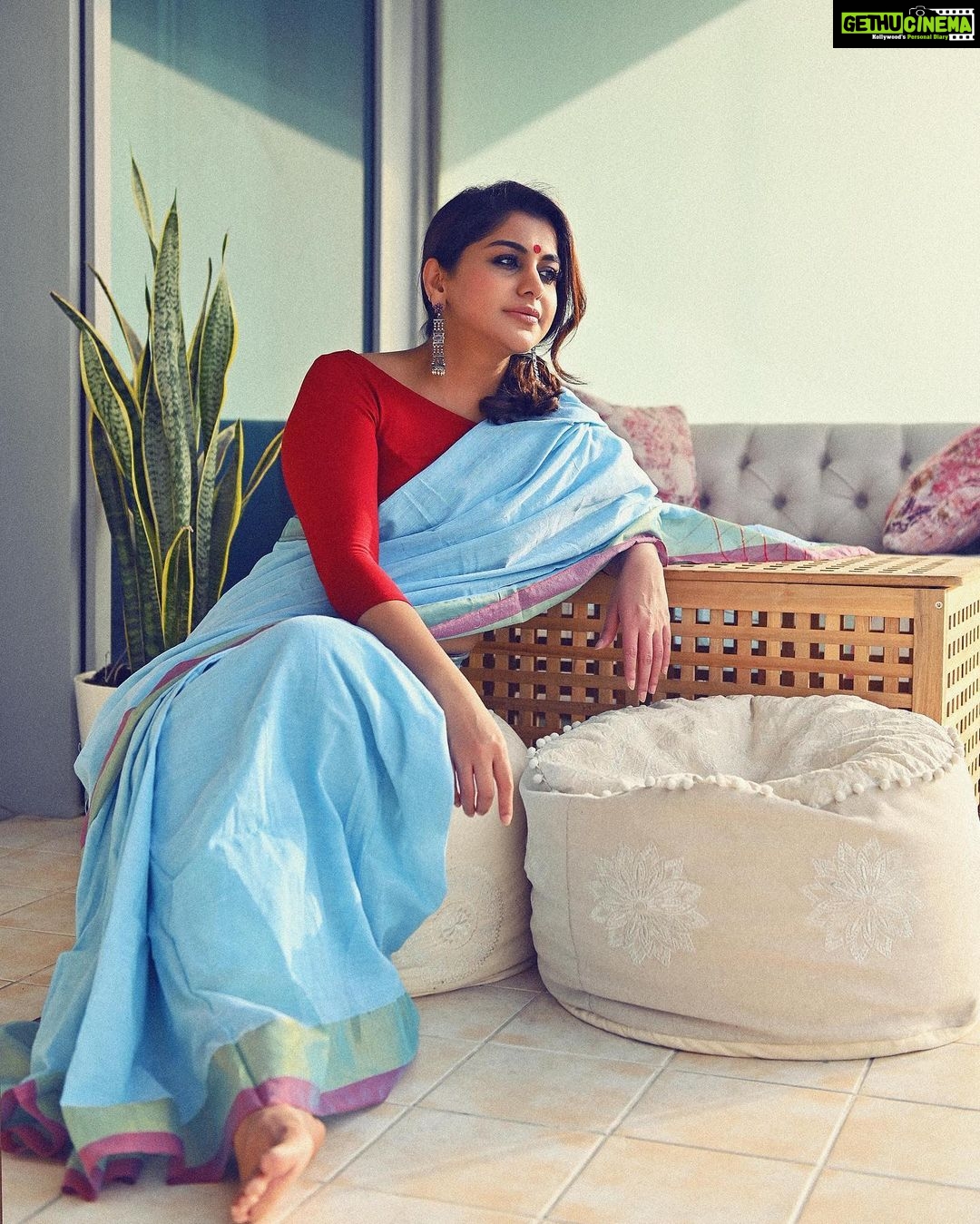 Meera Nandan Instagram - Tuesday-ing with Sunday on my mind! 🤪 . 📸 @shinihas . #tuesdayblues #saree #sunkissed #dubai #thoughts #love #positivevibes #lazy #music #mydubai #allsmiles #instagood #dubai #tuesday #goldenhour #evenings Dubai, United Arab Emiratesدبي