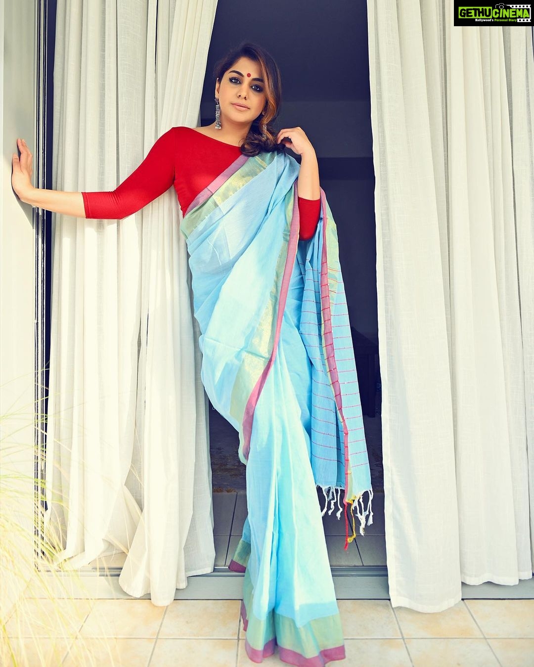 Meera Nandan Instagram - 🎈 . Easter wishes ✨ 📸 @shinihas . #happyeaster #sundayfeels #loveandlight #comfort #indianwear #saree #easter #sareelove #allsmiles #love #positive #dubai #positivevibes #instagood #new #mydubai Dubai, United Arab Emiratesدبي