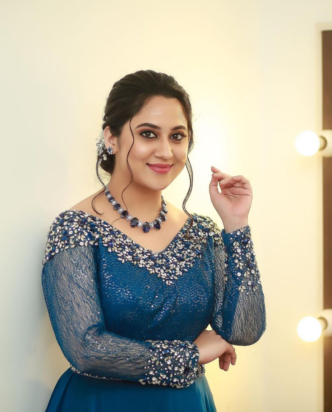 Miya George Instagram - Bejewelled✨ 👗 @labelmdesigners Makeup @femy_antony__ Stylist @sabarinathk_ Jewelry @meralda.jewels Photography @pranavraaaj