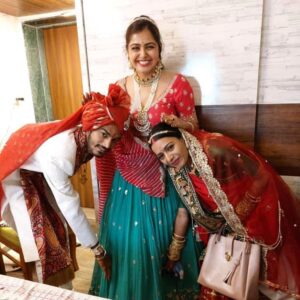 Monal Gajjar Instagram - Sukhi bhav 🥰🥰😘😘🙌 #blessed #love #familytime #happycouple