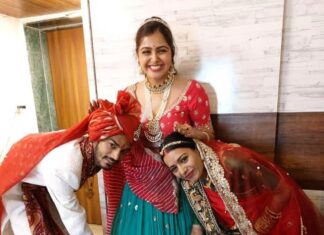 Monal Gajjar Instagram - Sukhi bhav 🥰🥰😘😘🙌 #blessed #love #familytime #happycouple