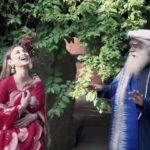 Mouni Roy Instagram - In conversation with @sadhguru 🙏🔱🔆 #SaveSoil @consciousplanet