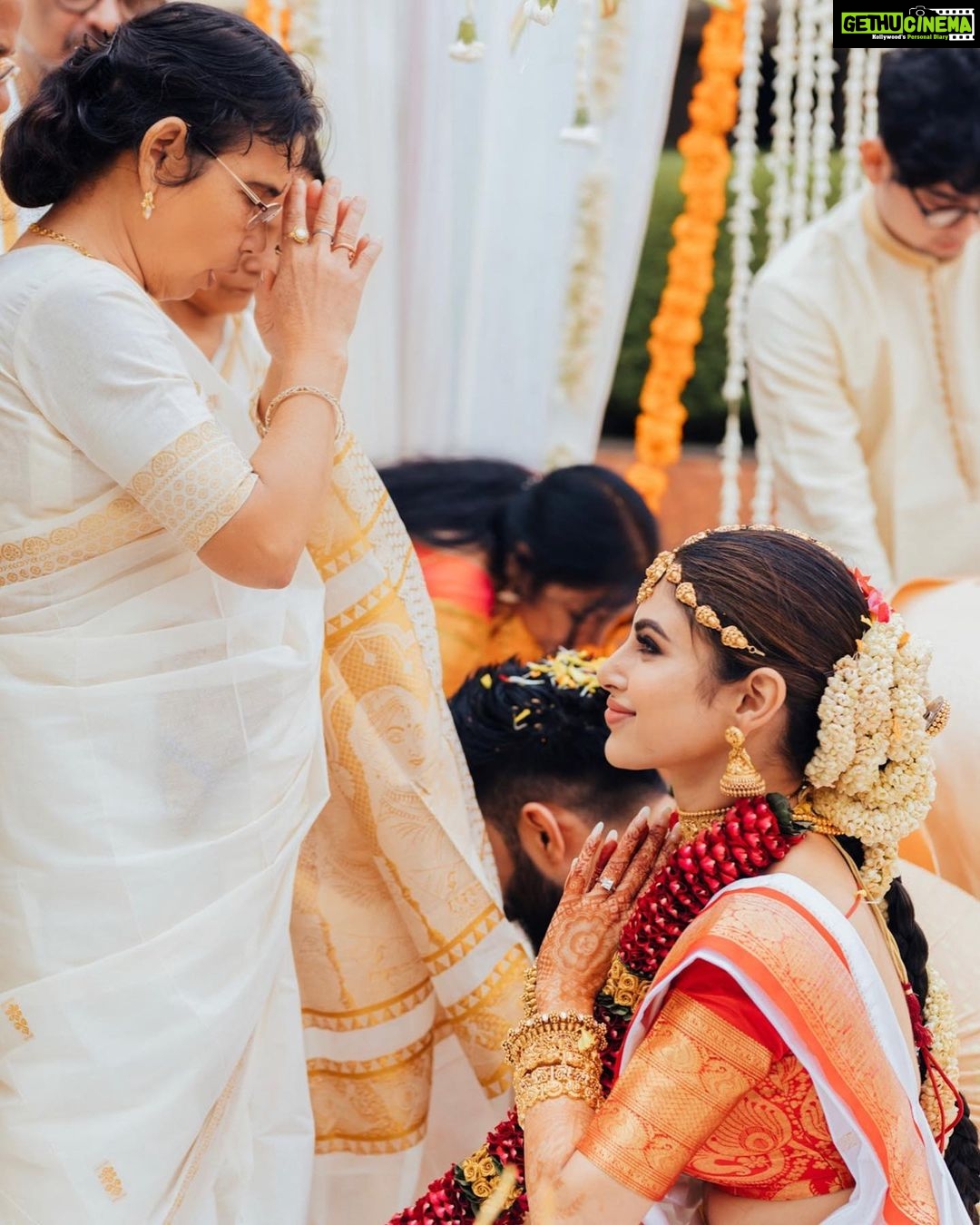 Mouni Roy Instagram - My home & my world, happy birthday Maa..♥️🔱 Hari Om
