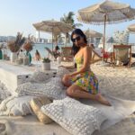 Mouni Roy Instagram - Heart so full, now ready for reality♥️🌹 📸 @nambiar13 Dubai, United Arab Emiratesدبي