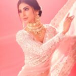 Mouni Roy Instagram – What a wonderful world where one can sing and dance..