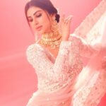 Mouni Roy Instagram – What a wonderful world where one can sing and dance..