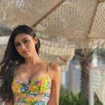 Mouni Roy Instagram – Yesterday we walked a while , picked up some flowers, ate a lot,read a lil, sat & lied down on the beach staring at the blank blue sky & then walked some more …
📸 @nambiar13 Dubai, United Arab Emiratesدبي