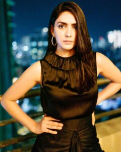 Mrunal Thakur Instagram - 🌃 Styled by: @rahulvijay1988 Make-up: @missblender Hair: @deepalid10 Assisted by (styling) @bleatsbyk & @kashishsgaur Outfit: @431_88 Jewellery: @anmoljewellers Shoes: @louboutinworld Shot by: @leroifoto Hair assistant @vidushiparashar18