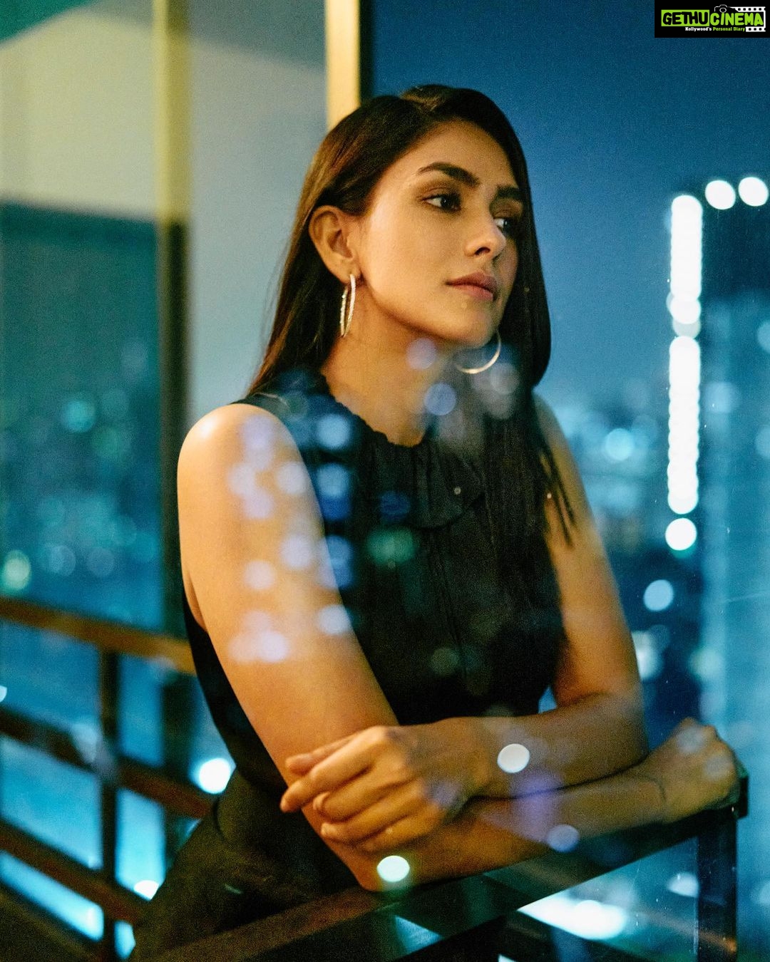 Mrunal Thakur Instagram - 🌃 Styled by: @rahulvijay1988 Make-up: @missblender Hair: @deepalid10 Assisted by (styling) @bleatsbyk & @kashishsgaur Outfit: @431_88 Jewellery: @anmoljewellers Shoes: @louboutinworld Shot by: @leroifoto Hair assistant @vidushiparashar18