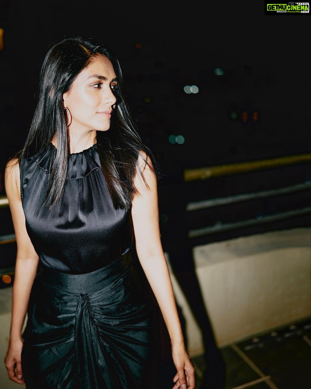 Mrunal Thakur Instagram - 🌃 Styled by: @rahulvijay1988 Make-up: @missblender Hair: @deepalid10 Assisted by (styling) @bleatsbyk & @kashishsgaur Outfit: @431_88 Jewellery: @anmoljewellers Shoes: @louboutinworld Shot by: @leroifoto Hair assistant @vidushiparashar18