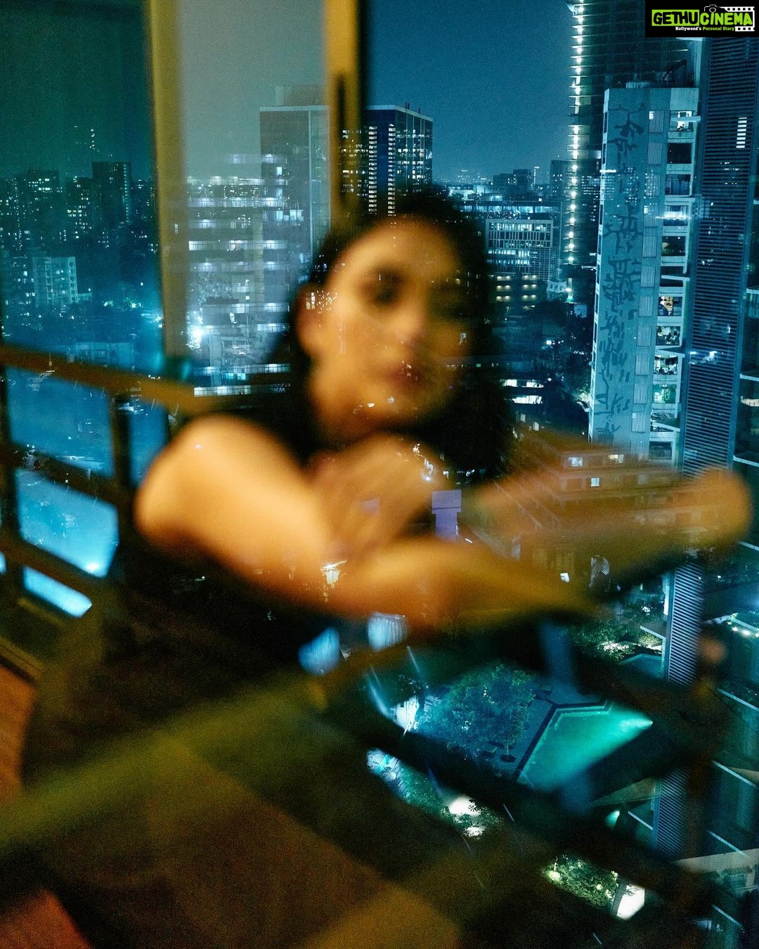 Mrunal Thakur Instagram - 🌃 Styled by: @rahulvijay1988 Make-up: @missblender Hair: @deepalid10 Assisted by (styling) @bleatsbyk & @kashishsgaur Outfit: @431_88 Jewellery: @anmoljewellers Shoes: @louboutinworld Shot by: @leroifoto Hair assistant @vidushiparashar18