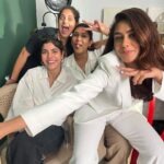 Mrunal Thakur Instagram – Unfiltered ✂️👽🫧

#memories #bestteamintheworld #love #grateful #massivemissinghappening