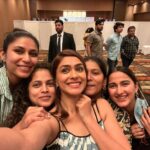 Mrunal Thakur Instagram – Unfiltered ✂️👽🫧

#memories #bestteamintheworld #love #grateful #massivemissinghappening