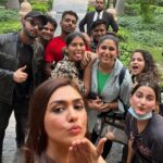 Mrunal Thakur Instagram – Unfiltered ✂️👽🫧

#memories #bestteamintheworld #love #grateful #massivemissinghappening