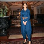 Mrunal Thakur Instagram - Dilwalo ki Dilli mein 💙 #delhi #jersey #promotions Styled by: @rahulvijay1988 Make-up: @missblender Hair: @deepalid10 Assisted by (styling) @bleatsbyk & @kashishsgaur Outfit: @ampmfashions Jewellery: @anmoljewellers Shoes: @louboutinworld 📸 @leroifoto Delhi, India