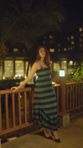 Mrunal Thakur Instagram - Talking to the moon, aiming for the stars ✨ @jvfilms_ 🙌🏻