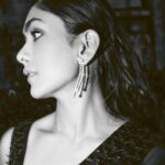 Mrunal Thakur Instagram - Vintage soul #blackandwhite clicked by @leroifoto Styled by: @rahulvijay1988 Make-up: @missblender Hair: @deepalid10 Assisted by (styling) @bleatsbyk & @kashishsgaur Outfit: @anandbhushan Jewellery: @anmoljewellers Shoes: @louboutinworld