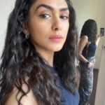 Mrunal Thakur Instagram - Felt kyute and ordered kyukyunut water 🥥🌴 Loving this vibe @missblenderr_ and @deepalid10 @sheefajgilani #summer #shooting #life #selfie #makeup #hair