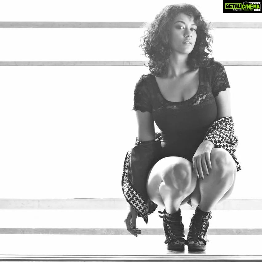Mumaith Khan Instagram - How are you doing, lovelies? "I'm no bird and no net ensnares me. I'm a free human being with an independent will." Have a good day and vote for me. ♥️ Photo Courtesy: @munnasphotography #teammumaith #dynamite #vote #biggbossnonstop #biggboss
