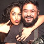 Mumaith Khan Instagram - #throwbackmemories to the time when the person in front of the camera met the person behind the camera and got clicked together. 😃 @munnasphotography #goodtimes #teammumaith #dynamite #camera #photoshoot