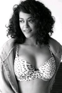 Mumaith Khan Instagram - Your aura is your shine,
Perfect like the matters of the divine,
Them eyes are a sight to behold,
On them a million stories have been told.

Your heart is power,
Mind in conviction,
Everything protected by your aura,
The aura that's your shine,

Perfect like the matters of the divine.

Isn't that Beautiful?

Photo Courtesy: @munnasphotography

#teammumaith #dynamite #mumaithkhan💜 #mumaithreels #mondaymotivation #beautiful #heart #aura #goodvibes #happiness
