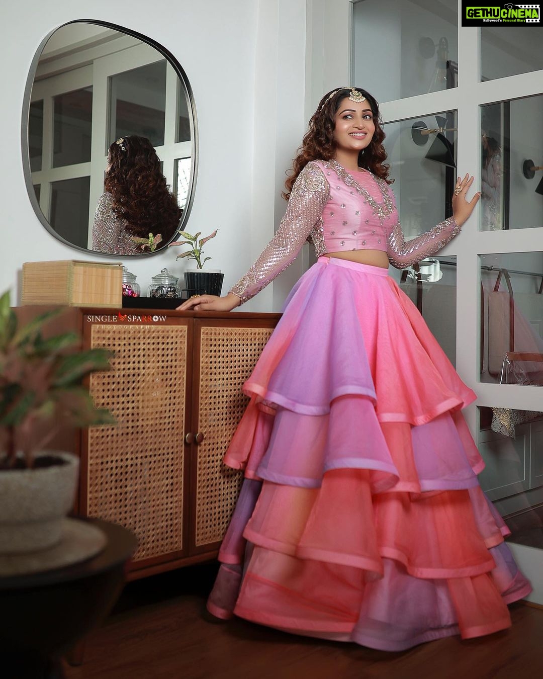 Nakshathra Nagesh Instagram - Being a part of 7th annual Vijay Television awards was extremely special and so was this look 🌸 Outfit @studio149 Make up @makeup_by_kez Hair @durga_hair_stylist Jewellery @new_ideas_fashions Photography @single_sparrow_photography We put this together on such short notice, but it all worked out so well 🥳 thank you team for making me look and feel like a princess! #vijaytelevisionawards #tamizhumsaraswathiyum
