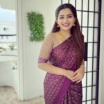 Nakshathra Nagesh Instagram – Wearing @srinivi_collectionz @abarnasundarramanclothing 🥳 #beingsaraswathy #tamizhumsaraswathiyum