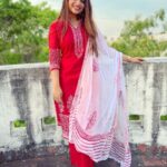 Nakshathra Nagesh Instagram – When you love your outfit and your husband loves you, the result is a fun photo session 😁🌸 @tada_wearhouse, always making the most comfortable and prettyyyy outfits! #vishumornings
