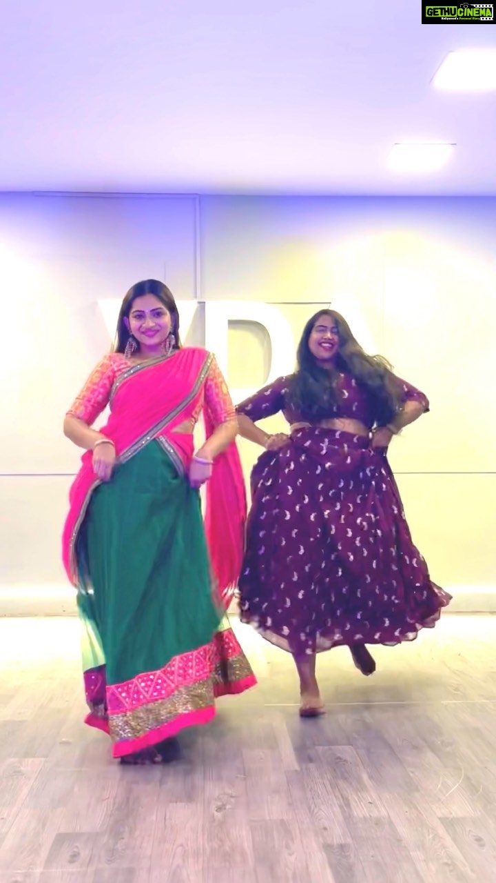 Nakshathra Nagesh Instagram - We so cute @nakshathra.nagesh ππ This was so fun ! Iβm so glad we FINALLY did this π . . Dancing with this Super talented and super cute human @nakshathra.nagesh π€ Location @viscositydance β¨ DC @swathiganesh Videography @pooh_xoxo MUA @pooh_xoxo β€οΈ Coordinator @avantikaa_chari π . . #Transition #YehIshqhai #Smackthat #Remix #Reels #DanceReels #explore #Goodvibesonly #ReelsInstagram #ReelsExplore #NakshathraNagesh #SwathiGanesh